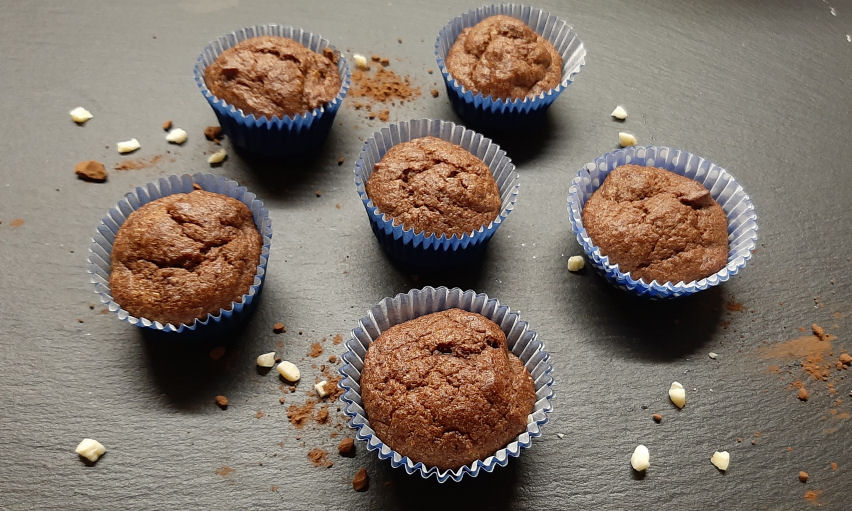 Read more about the article Saftige Schokoladen Muffins (zuckerfrei)